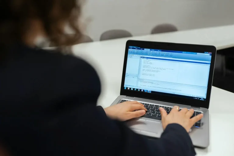 France Travail : comprendre, s&rsquo;inscrire et chercher un emploi dans une autre ville française