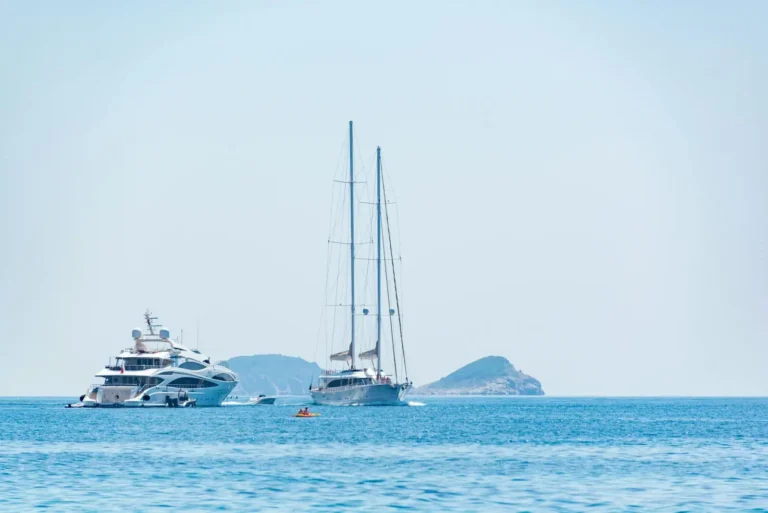Tour du monde en bateau : routes, durées et budget réel