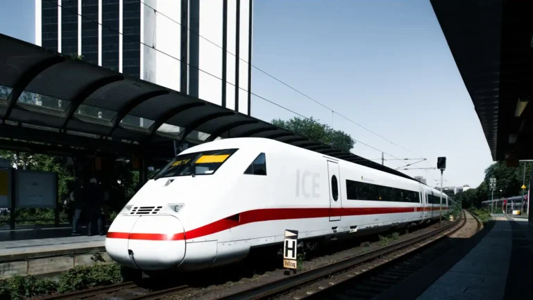 Train Ouigo : comprendre l&rsquo;offre et réserver moins cher