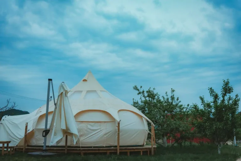 Glamping dans le Calvados : hébergements, secteurs, saisons