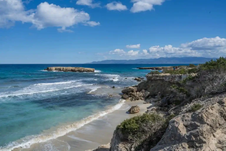 Voyage pas cher à Chypre : où se gagne et où se perd le budget