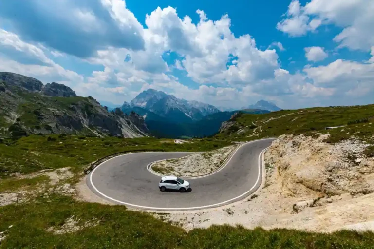 Road trip dans les Dolomites : cols, saison et accès réglementés
